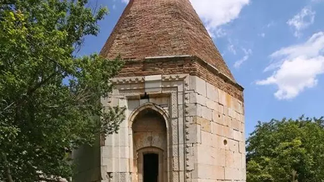 SEYH BEDRETTİN TÜRBESİ