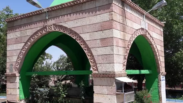 HANDEVİ VE KANDEVİ TÜRBESİ